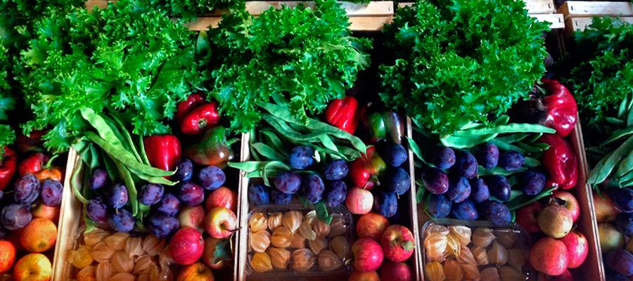 Fruit and vegetables boxes. ©Fruta Feia